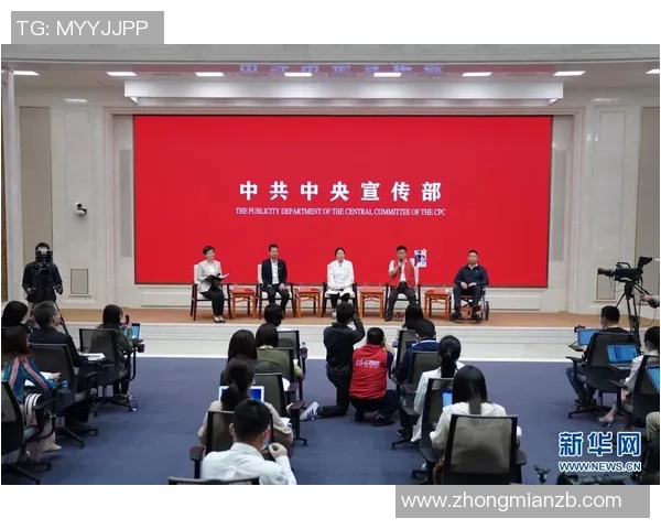 足球明星背后的故事漫画记者独家采访揭示他们的真实生活与梦想